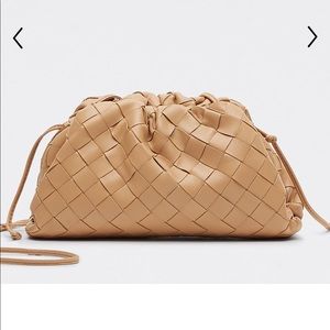 NWT Bottega Veneta mini intrecciato clutch In Beige